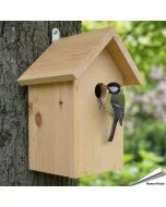Houten nestkast bouwpakket voor mezen ✔️ Aanbevolen door Vogelbescherming Nederland ✔️ Leuk en leerzaam bouwproject voor het hele gezin ✔️ Gemaakt van duurzaam FSC-hout ✔️ Bestel nu bij Hoezo-Kado!