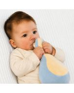 Cuddle Your Dummy speenknuffel in blauw en crème. Met houder voor een fopspeen, gemaakt van 100% polyester en voorzien van CE-markering.