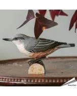 Handgemaakte DecoBird boomklever van hout kopen? Natuurgetrouwe vogel decoratie van Wildlife Garden. Duurzaam, uniek en perfect als cadeau voor vogelliefhebbers.