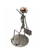 Metalen sculptuur met visitekaarthouder en aktetas. Decoratief bureaubeeldje van ca. 17 cm hoog, geschikt voor visitekaartjes, naamkaartjes of kleine memo’s.