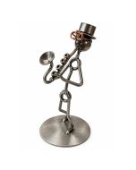 Metalen sculptuur van een saxofonist met hoge hoed en bril. Ca. 16,5 cm hoog. Origineel decoratiebeeldje en cadeau voor saxofonisten en muziekliefhebbers.