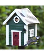 Multiholk Stugan groen van Wildlife Garden: nestkast en voederhuis in één, geschikt voor kleine tuinvogels en geïnspireerd op Scandinavische architectuur.