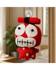 Unieke Crazy Doll met zuignap in rood en wit, met grote ogen en gestikte mond. Ca. 8,5 x 15 cm. Slechts één exemplaar beschikbaar.