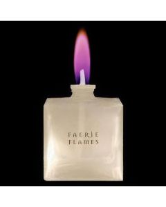 Faerie Flames Olielampje Soft Pink van glas met 100 ml blanke olie en een opvallende roze vlam. Mooi verpakt en origineel als decoratief cadeau.