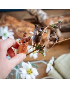 Set van 3 handgesneden houten bosdieren: beer, lynx en eekhoorn. Voor kerstboom, kamerplant en decoratieve takken. Van Wildlife Garden.