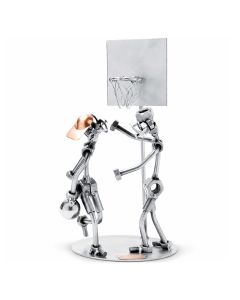 Handgemaakte Hinz & Kunst basketbalsculptuur met twee spelers, bal, basketbalbord en net. Ca. 15 x 13 x 25 cm. Origineel cadeau voor een basketballer.