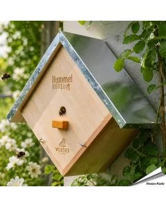 Helpt de hommels in je Tuin met de Hommelhotel ✔️Massief hout en weerbestendig ✔️ Met Nestmateriaal en Lokstof ✔️ Een must-have voor ieder met een hart voor de Tuin ➤ Koop nu op Hoezo-Kado