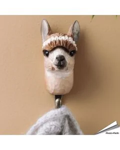 Kledinghaak - Alpaca ✔️ Gemaakt van hoogwaardig hout en met de hand beschilderd ✔️ Handgemaakt en milieuvriendelijk ✔️ Maximaal draagvermogen: 10 kg ➤ Bestel nu bij Hoezo-Kado