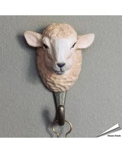 Kledinghaak Schaap van Wildlife Garden, met handgesneden houten schapenkop, glazen ogen en bronskleurige metalen haak. Decoratief en praktisch.