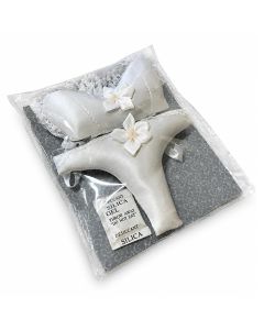 Lavendel lingeriesetje met bh- en slipvormig geurzakje. Gevuld met lavendel en voorzien van ophanglusjes voor een frisse geur in je kledingkast.