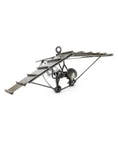 Metalen deltavlieger sculptuur van ca. 22,5 x 13,5 x 9 cm. Origineel cadeau voor deltavlieger, piloot, outdoorliefhebber of luchtvaartfan.
