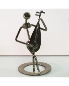 Metalen muzikant met snaarinstrument van ca. 15,5 cm hoog. Compact decoratief muziekbeeldje en origineel cadeau voor muziekliefhebbers.