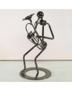 Metalen muzikant met trombone van ca. 19 cm hoog. Decoratief muziekbeeldje en origineel cadeau voor trombonisten en liefhebbers van koperblaasmuziek.