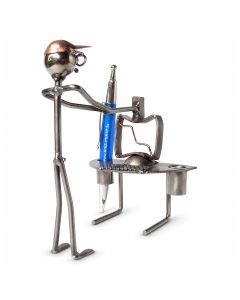 Wired Line Computer Crash metalen penhouder met man, hamer, computer en toetsenbord. Pen niet inbegrepen. Ca. 15 cm hoog. Origineel IT-cadeau.
