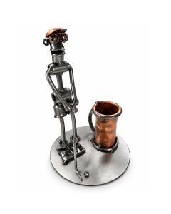 Originele metalen penhouder met golfer en golfclub. Praktisch én decoratief voor op bureau of kantoor. Hoogte ca. 19,5 cm. Leuk als golfcadeau.
