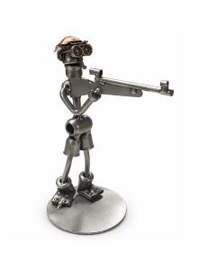 Metalen sculptuur van een sportschutter met lang geweer in richtpositie. Ca. 19 cm hoog. Origineel cadeau voor schutter of schietvereniging.