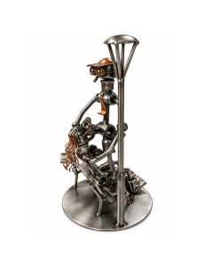 Humoristische metalen sculptuur van een stel tijdens orale seks. Ca. 22,8 cm hoog. Pikant cadeau voor stellen, vrijgezellenfeest of jubileum.