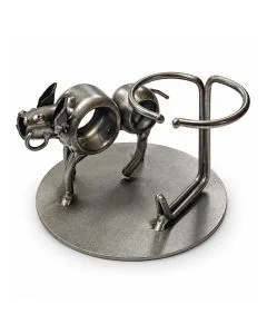Metalen varken van ca. 6,7 cm met ovale kaartjeshouder van ca. 5,6 x 3,6 cm. Leuk voor visitekaartjes, naamkaartjes, foto's en notities.