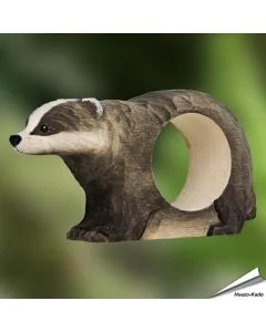 Handgesneden Servetring Das van Wildlife Garden uit hout, met karakteristieke gezichtsstrepen en glazen ogen. Voor stoffen en papieren servetten.