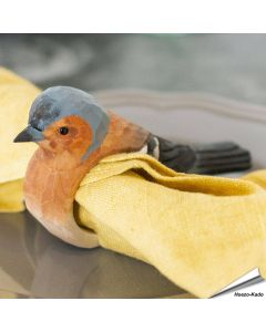Handgesneden Servetring Vink van Wildlife Garden uit hout, herkenbaar aan de korte kegelsnavel. Voor stoffen en papieren servetten.