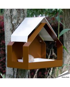 Verwen tuinvogels met The Barn wand-vogelvoederhuisje ✔️ Gemaakt van duurzaam bruin metaal, stijlvol design ✔️ Perfect cadeau ➤ Bestel bij Hoezo-Kado.nl