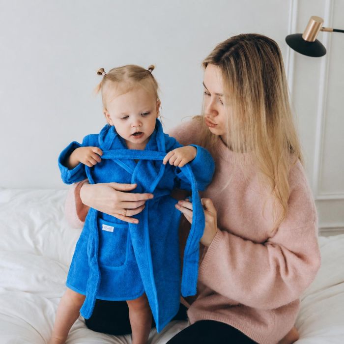 Turquoise baby badjas van 100% katoen voor 0 tot 12 maanden, maat 62 t/m 80. Zacht badjasje voor na het badderen en leuk als kraamcadeau.