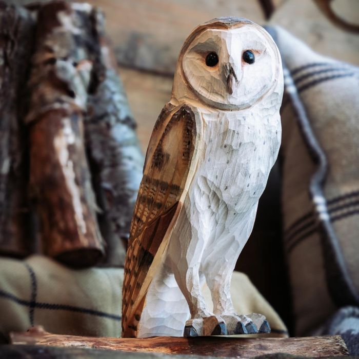 Houtgesneden vogel in de vorm van een kerkuil is een mooie decoratie waar het hele gezin dol op zal zijn ✔️ Levensecht vorm- en kleur gegeven model ➤ Koop nu online bij Hoezo-Kado