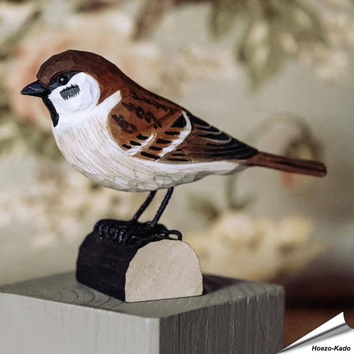 Handgemaakte DecoBird ringmus van hout kopen? Natuurgetrouwe vogel decoratie van Wildlife Garden. Duurzaam, uniek en perfect als cadeau voor vogelliefhebbers.