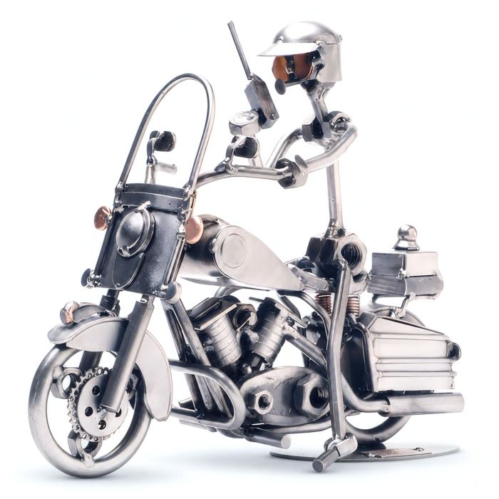 Handgemaakte Hinz & Kunst sculptuur van een motoragent op politiemotor met portofoon, koplamp en zijkoffers. Bijzonder cadeau voor politieagent of motorrijder.