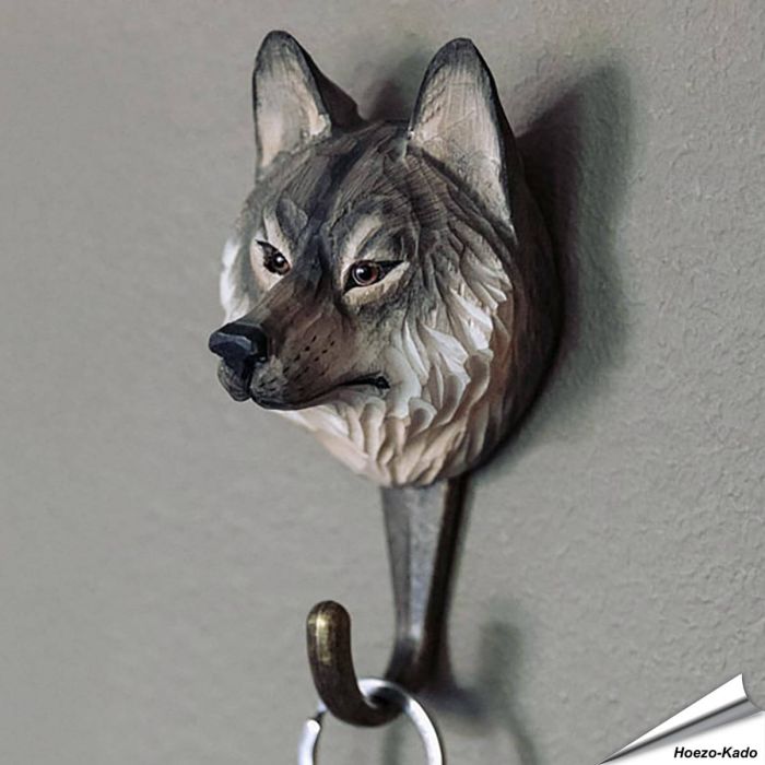 Kledinghaak - Europese wolf ✔️ Hoogwaardig hout en met de hand beschilderd ✔️ Handgemaakt, milieuvriendelijk ✔️ Maximaal draagvermogen: 10 kg ➤ Bestel op Hoezo-Kado