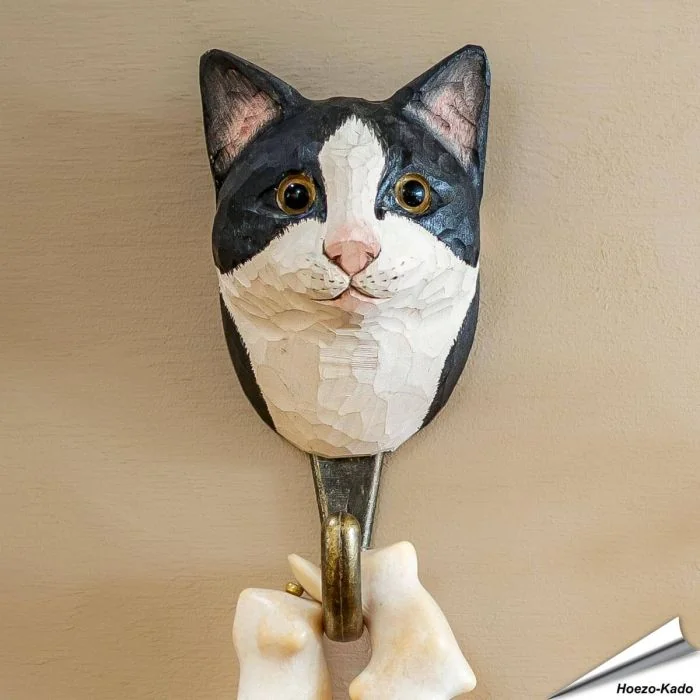 Kledinghaak van Wildlife Garden met een smokingkat ✔️ Ambachtelijk uit hout gesneden ✔️ Origineel en decoratief cadeau ➤ Bestel nu op www.hoezo-kado.nl