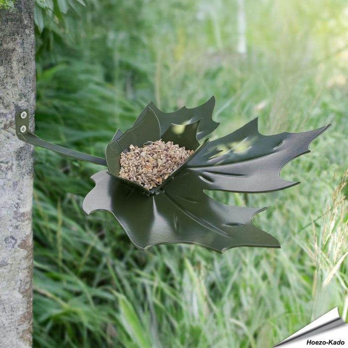 Breng sfeer in je tuin met de Leaf Me wandvoederschaal ✔️ Gemaakt van duurzaam metaal, stijlvol bladontwerp ✔️ Perfect cadeau ➤ Bestel bij Hoezo-Kado.nl