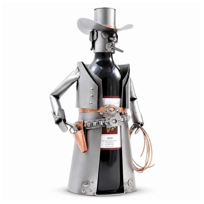 Metalen cowboy flessenhouder met hoed, jas, holster en lasso. Een wijnfles vormt het lichaam van de cowboy. Ca. 18 x 10 x 21 cm.