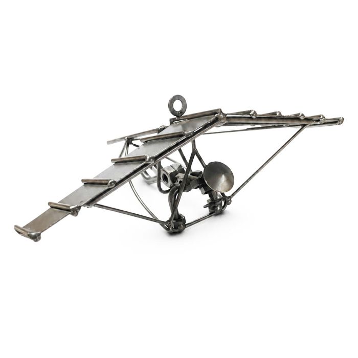 Metalen deltavlieger sculptuur van ca. 22,5 x 13,5 x 9 cm. Origineel cadeau voor deltavlieger, piloot, outdoorliefhebber of luchtvaartfan.