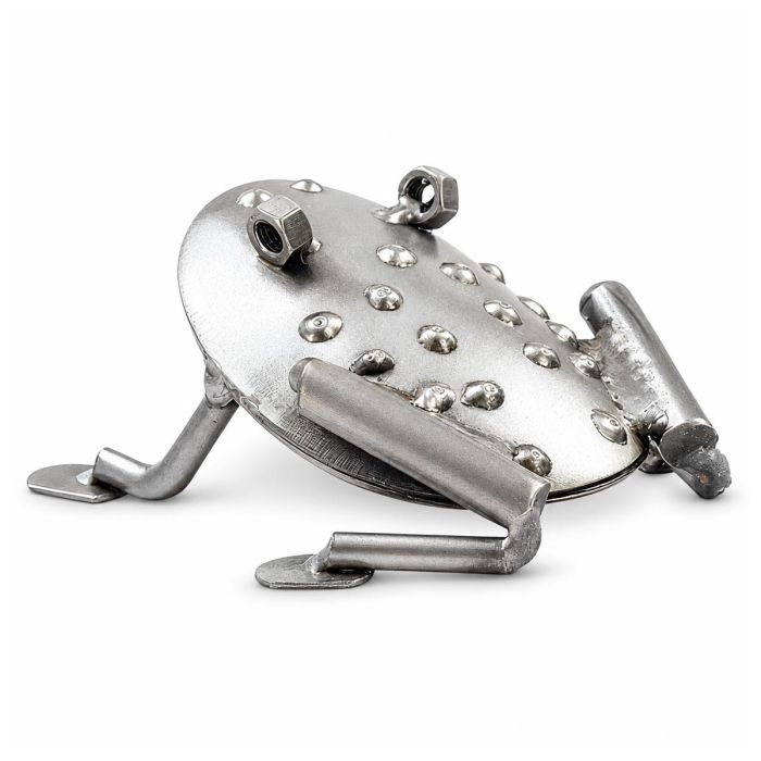 Compact metalen beeldje van een liggende kikker met grote ogen en lange poten. 9 x 8 x 5 cm. Leuk cadeau voor kikkerliefhebber of verzamelaar.