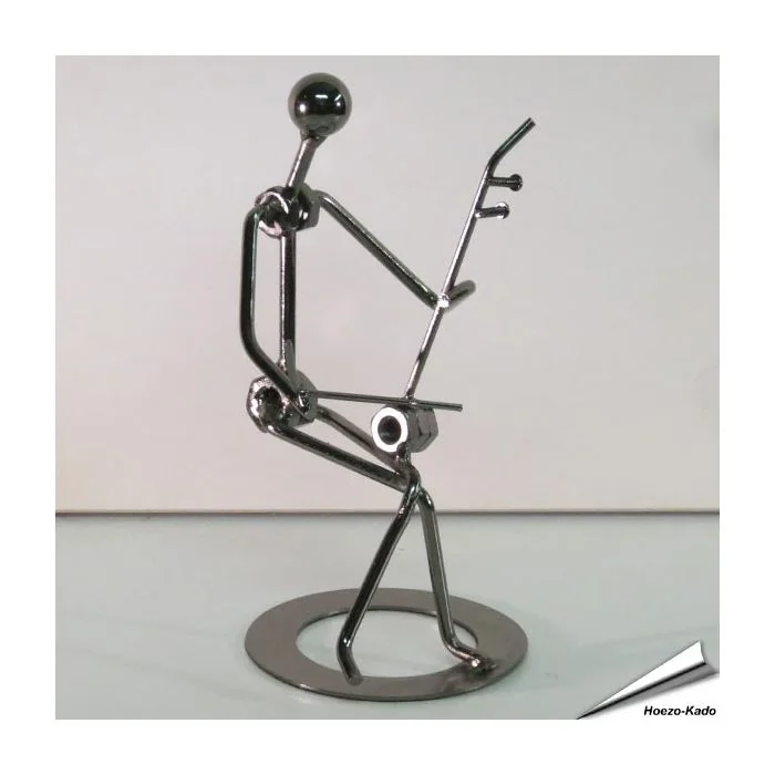 Metalen muzikant met cello van ca. 16,5 cm hoog. Decoratief beeldje voor cellisten, strijkers en liefhebbers van klassieke muziek.