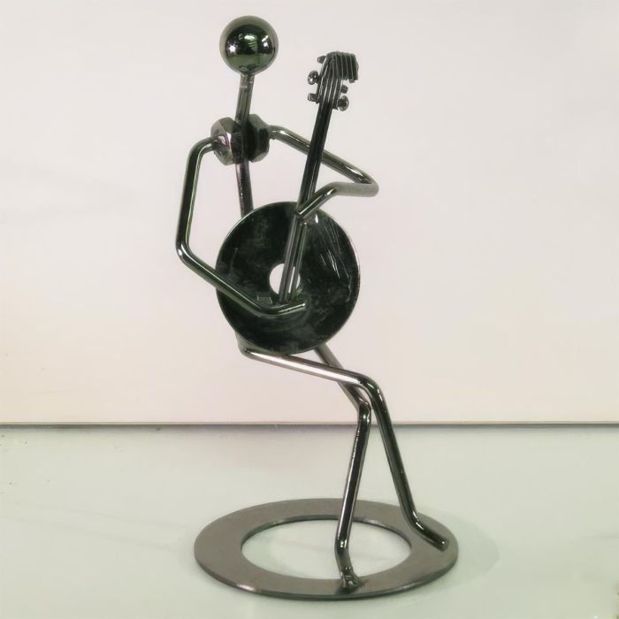 Metalen muzikant met contrabas van ca. 17 cm hoog. Decoratief muziekbeeldje en origineel cadeau voor contrabassisten en muziekliefhebbers.
