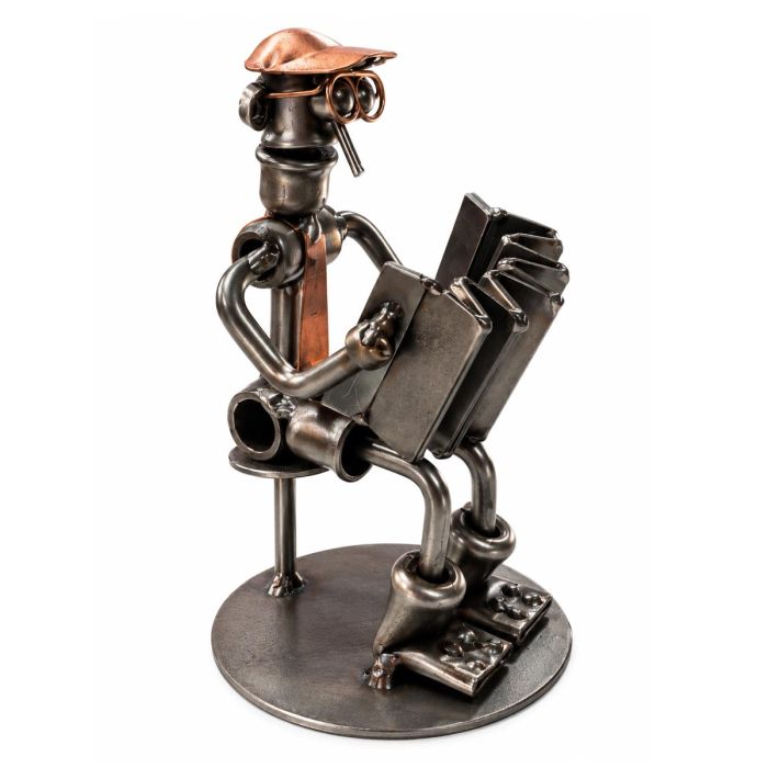 Metalen sculptuur van een zittende accordeonspeler. Ca. 14,2 cm hoog. Origineel cadeau voor accordeonist, muzikant of muziekliefhebber.