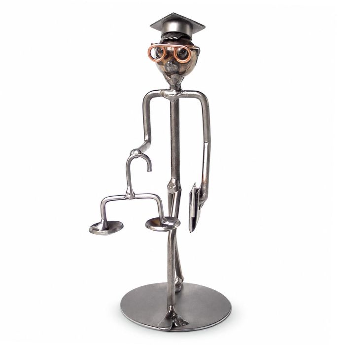 Wired Line Advocaat metalen draadsculptuur met weegschaal van justitie, pen, academische baret en koperkleurige bril. Ca. 14,5 cm hoog.