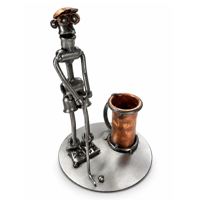 Originele metalen penhouder met golfer en golfclub. Praktisch én decoratief voor op bureau of kantoor. Hoogte ca. 19,5 cm. Leuk als golfcadeau.