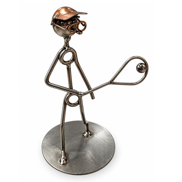 Metalen sculptuur van een tennisspeler met racket en bal. Origineel sportief cadeau van ca. 16,5 cm voor tennissers en liefhebbers van racketsport.