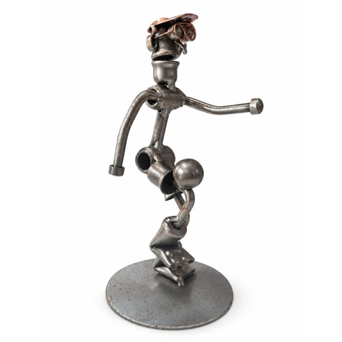 Metalen sculptuur van een voetballer met bal in een actieve speelhouding. Ca. 18,5 cm hoog. Origineel cadeau voor voetballer, trainer of voetbalfan.
