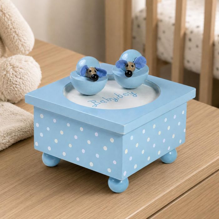 Lichtblauwe Muziekdoos Baby Boy met 2 dansende muisjes en Sleeping Beauty. Mechanisch, zonder batterijen en leuk als bijzonder kraamcadeau.