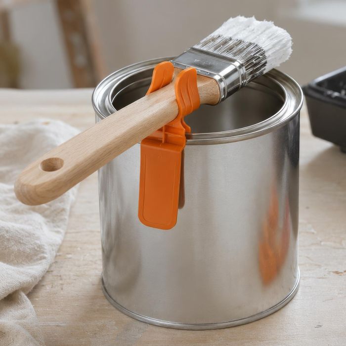 Paint Brush Clip kwasthouder voor standaard verfblikken. Set van 3 herbruikbare clips die je verfkwast boven het blik houden zodat verf terug kan druppelen.