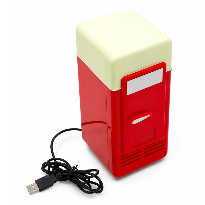 USB koelkast voor 1 blikje frisdrank. Compacte mini blikjeskoeler voor bureau, kantoor of gaming setup. Plug & Play en gevoed via USB.