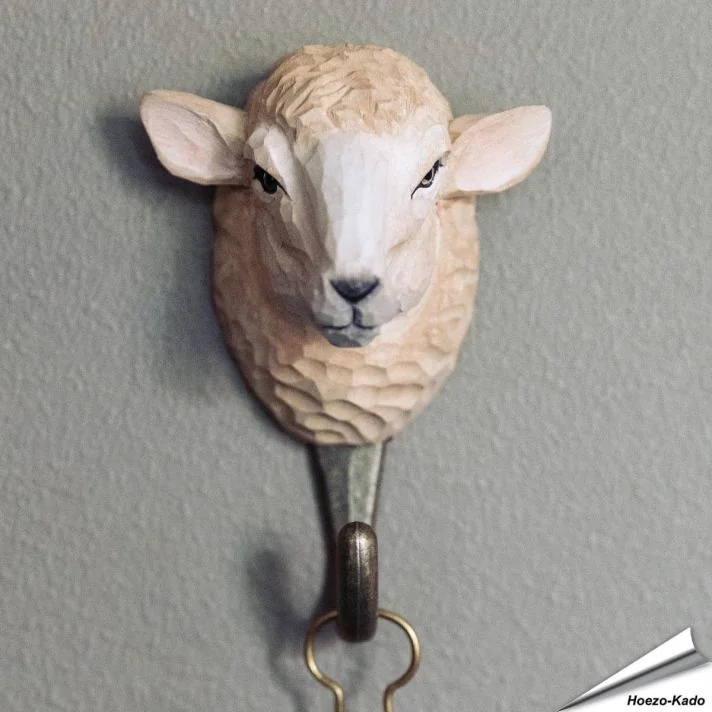 Kledinghaak van Wildlife Garden met een schaapkop ✔️ Ambachtelijk uit hout gesneden ✔️ Origineel en decoratief cadeau ✔️ Bestel nu op www.hoezo-kado.nl