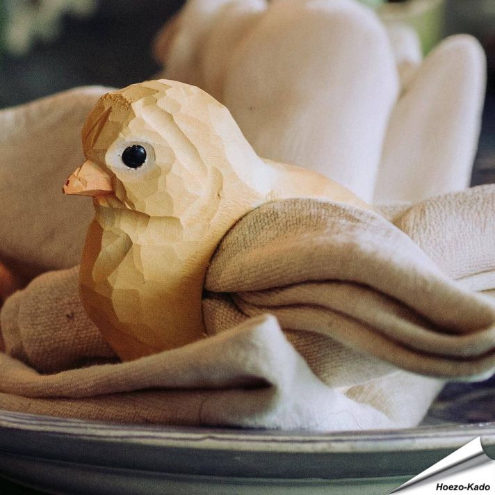 Houtgesneden servetring - Vogelkuiken ✔️ Breng de natuur naar je tafel ✔️ Gemaakt van duurzaam hout ✔️ Beschilderd met milieuvriendelijke verf ✔️ Bestel nu op Hoezo-Kado