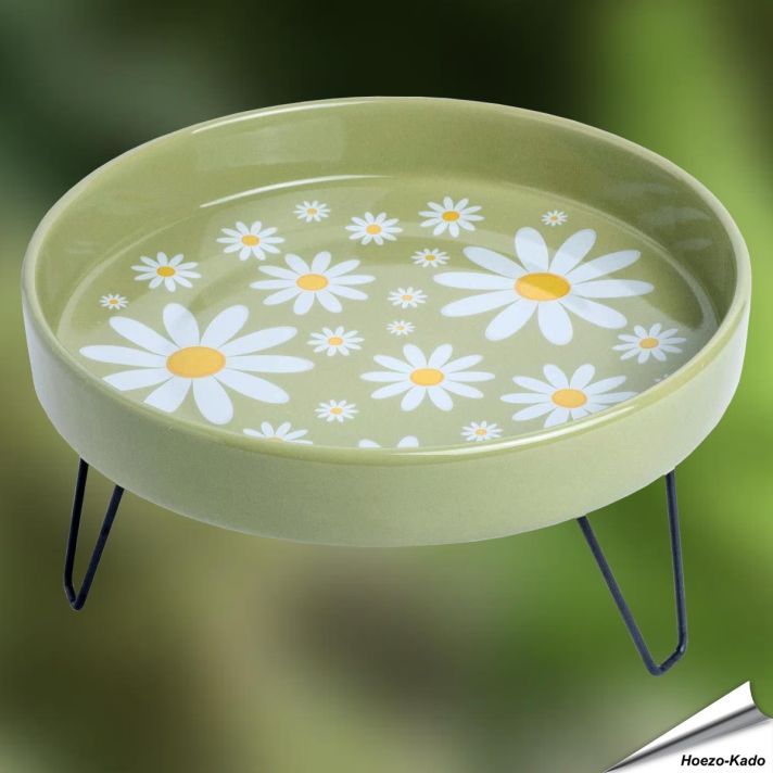 Vorstbestendige waterschaal voor tuinvogels van keramiek ✔️ Met stabiel, poedergecoat metalen standaard ✔️ Geschikt voor tuin, terras of balkon ✔️ Bestel nu op www.hoezo-kado.nl