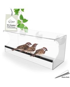 Koppel Ringmussen genieten van de vogelvoederbak aan het raam