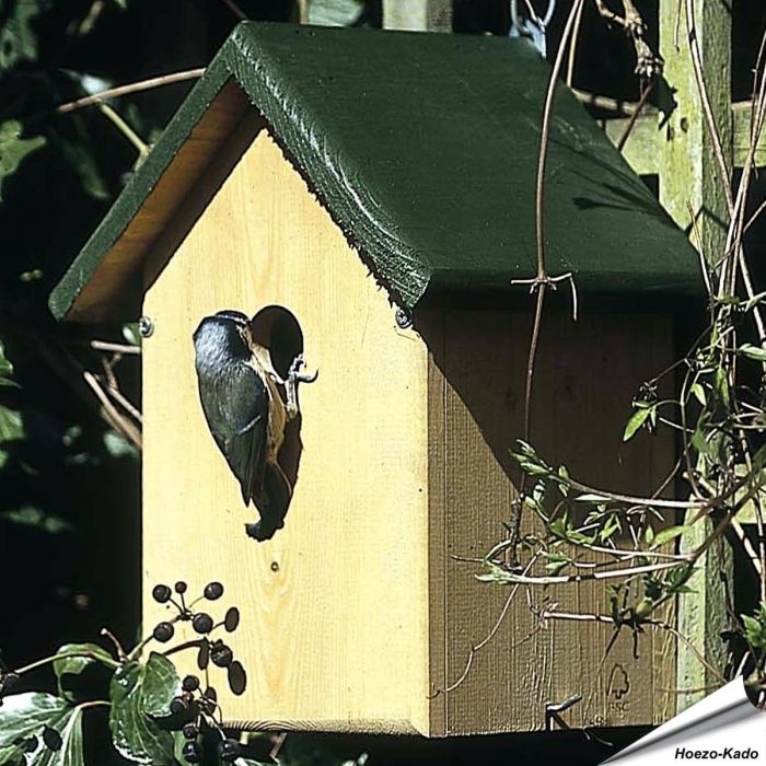 Houten nestkast voor tuinvogels ✔️ Invliegopening 34mm ✔️ Aanbevolen door Vogelbescherming Nederland ✔️ FSC 100% hout ➤ Koop nu bij Hoezo-Kado.nl
